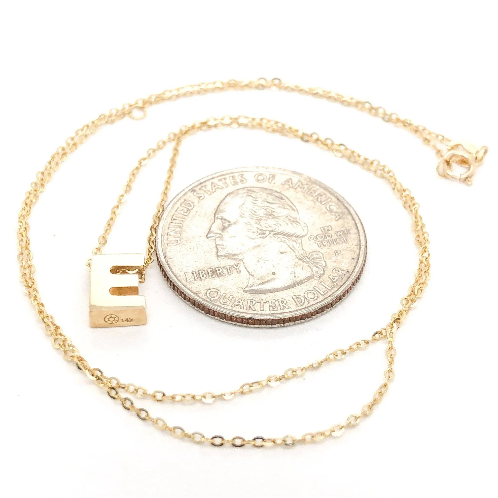 14K Y Gold initial 'E' pendant