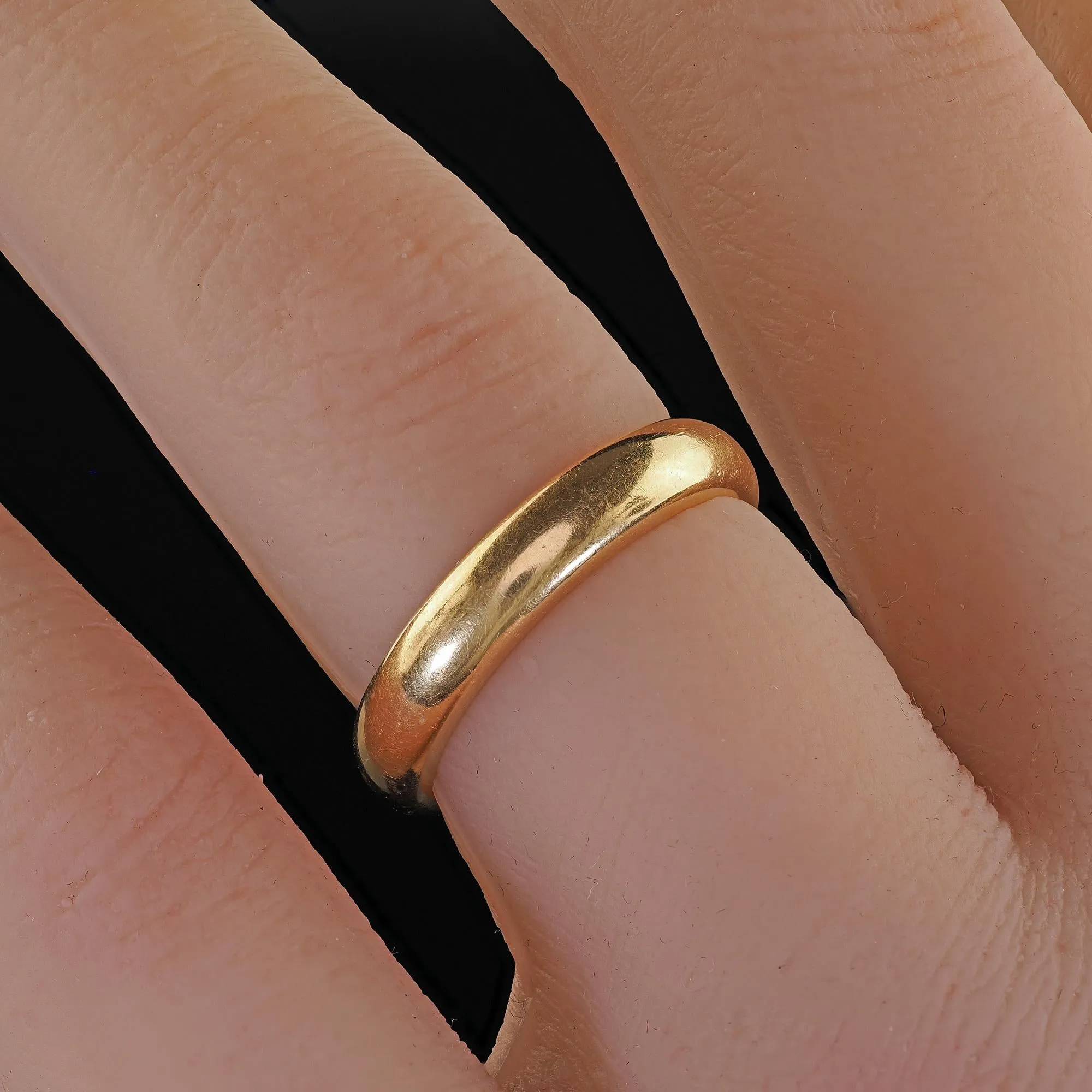 Antique Art Deco 18K Yellow Gold Classic Engraved Wedding Band - Circa 1917