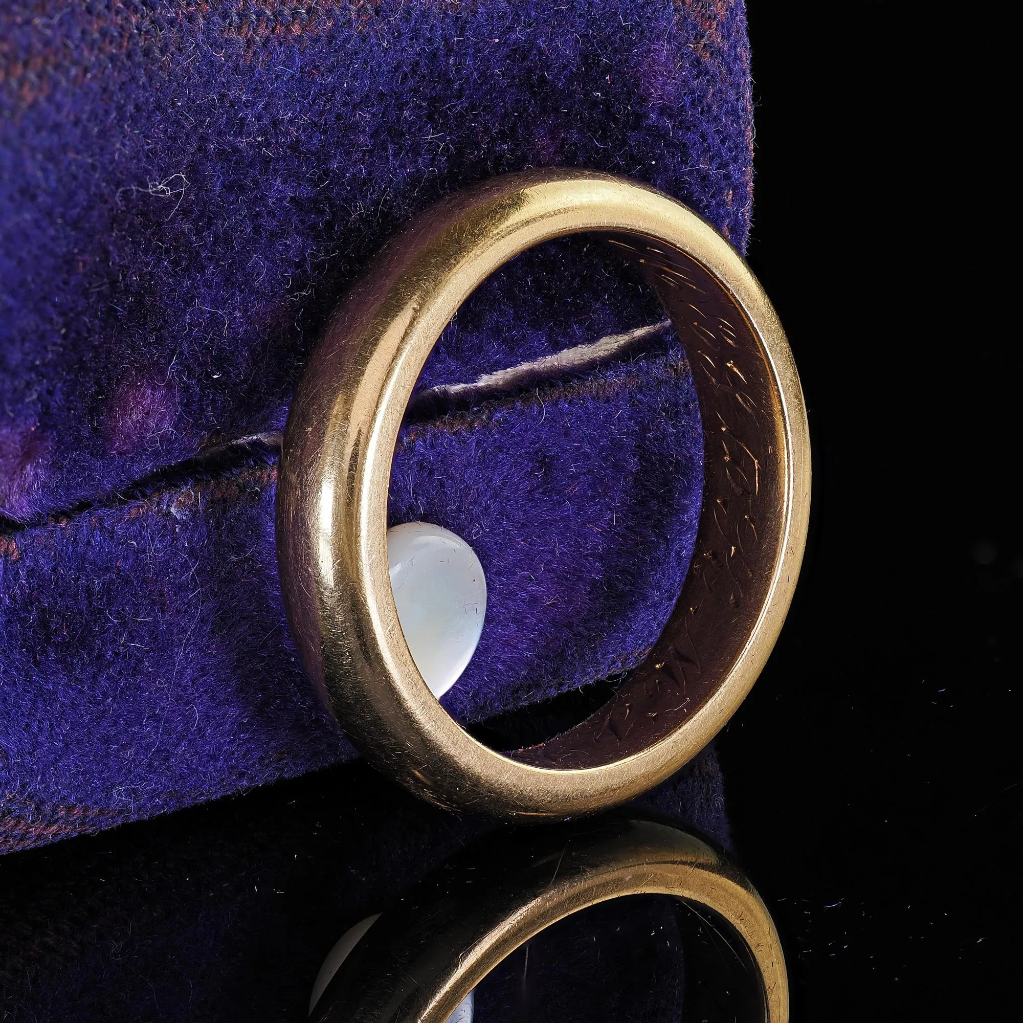 Antique Art Deco 18K Yellow Gold Classic Engraved Wedding Band - Circa 1917