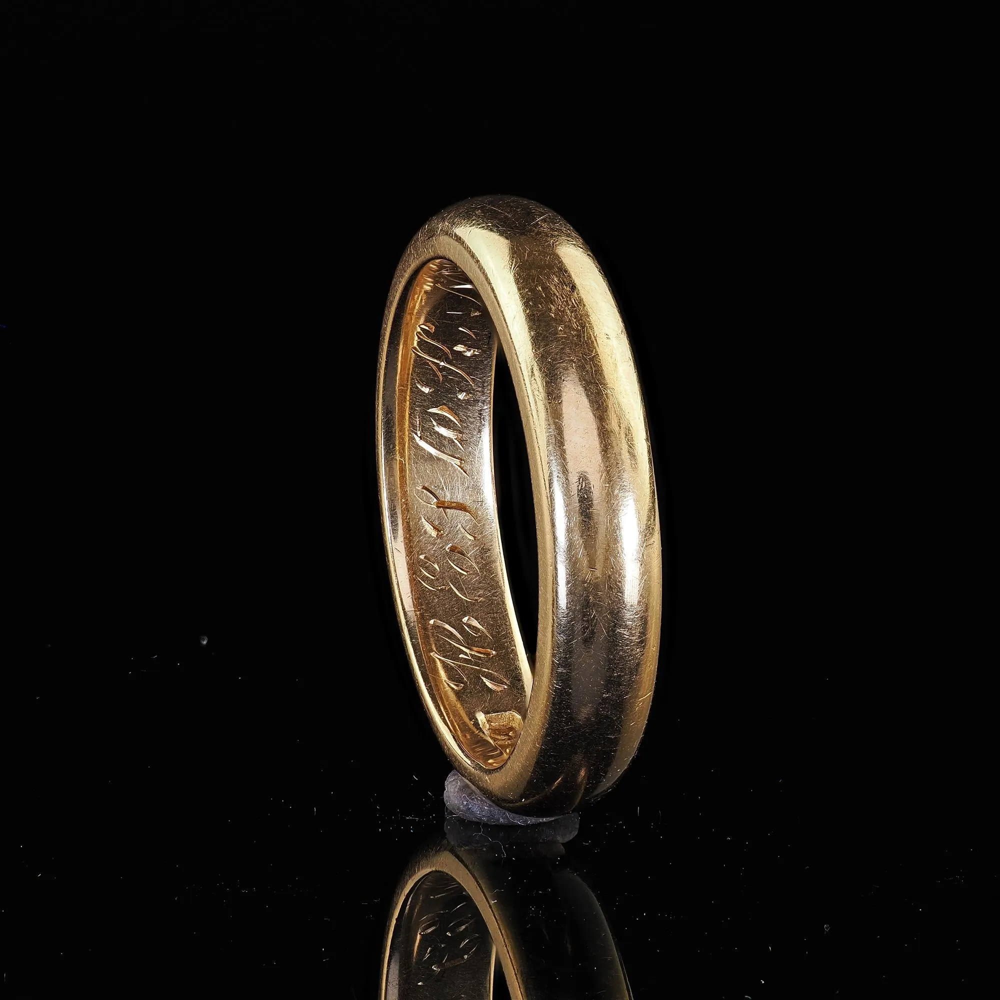 Antique Art Deco 18K Yellow Gold Classic Engraved Wedding Band - Circa 1917