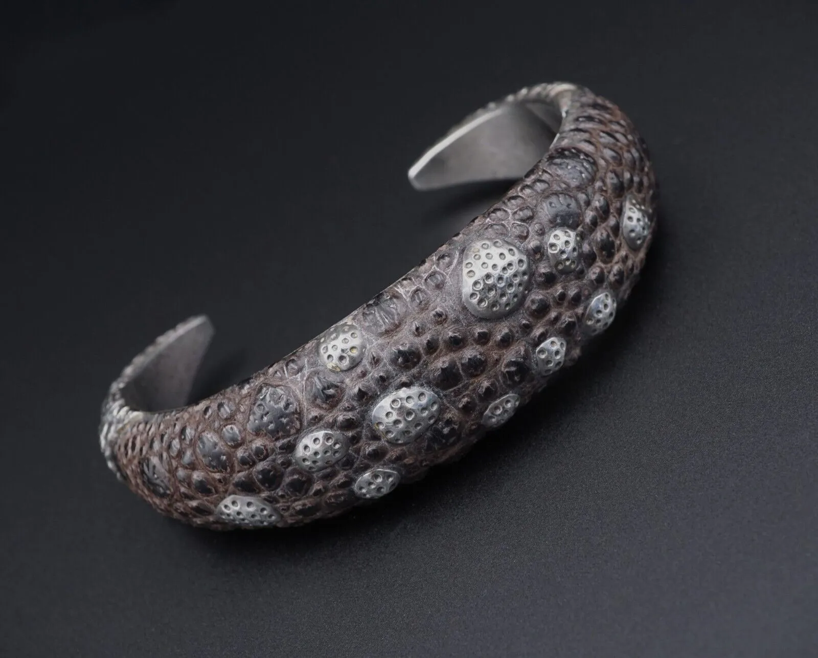 Designer Lou Guerin Alligator Cuff Bracelet Sterling Silver 8" Signed BS2909