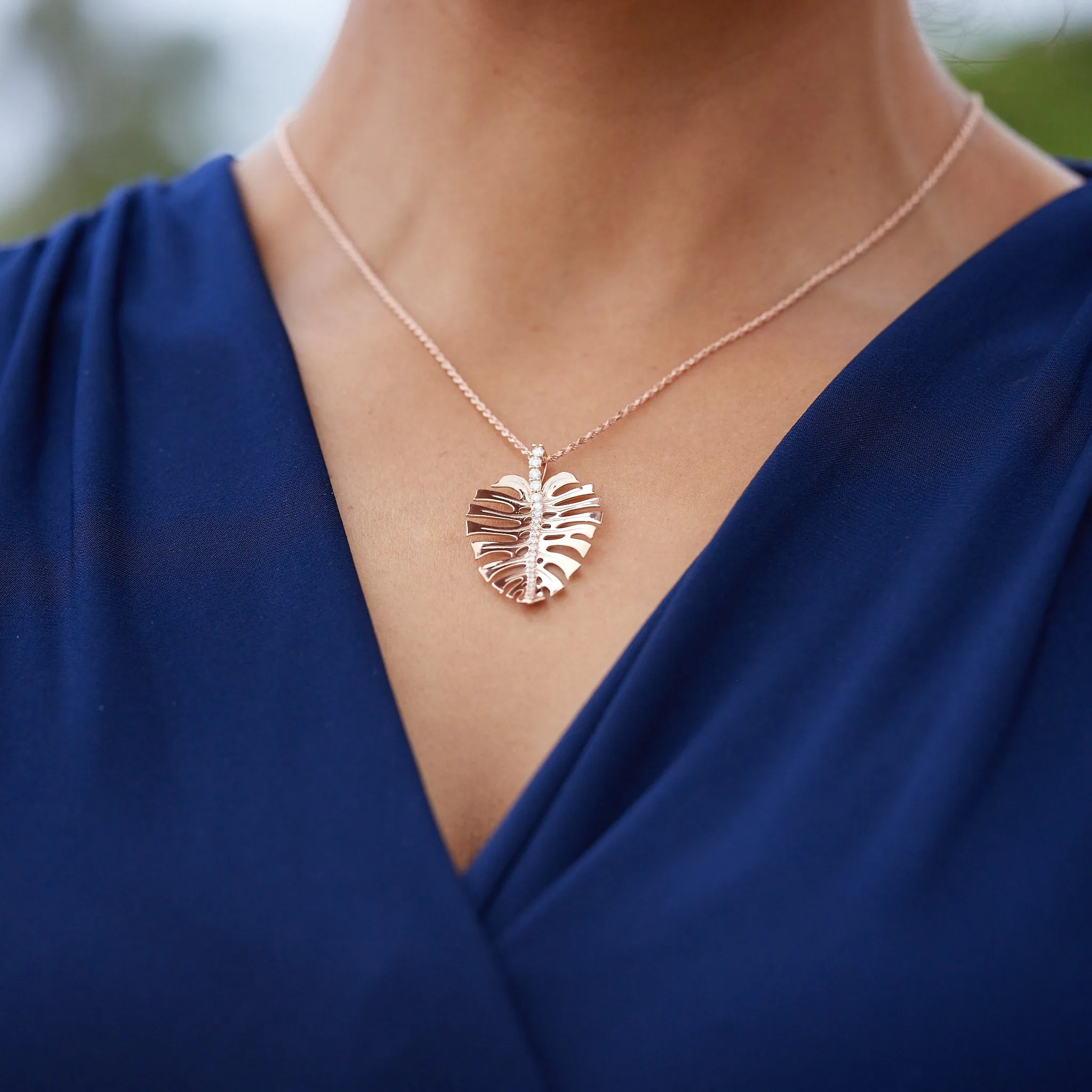Monstera Pendant in Rose Gold with Diamonds - 30mm