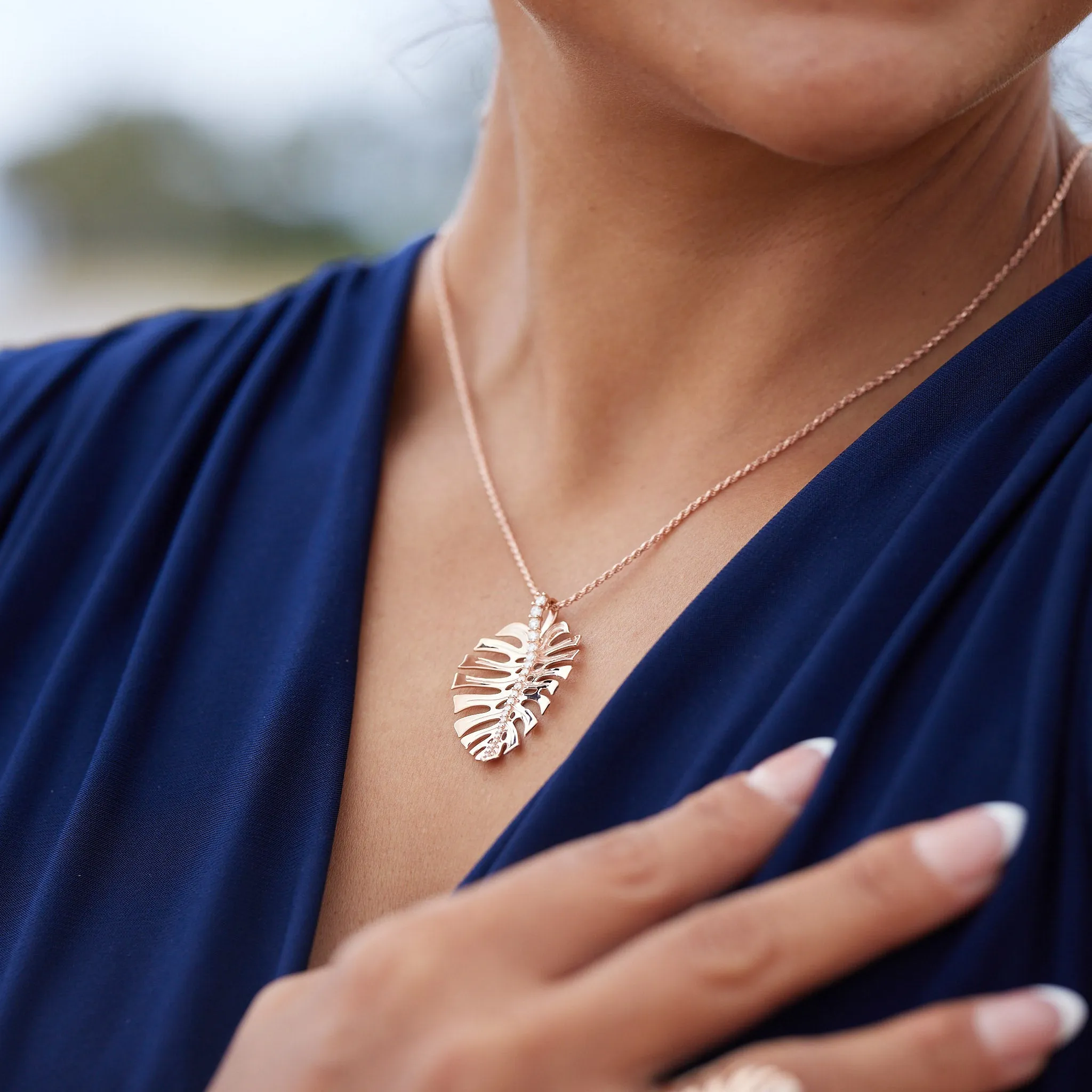 Monstera Pendant in Rose Gold with Diamonds - 30mm